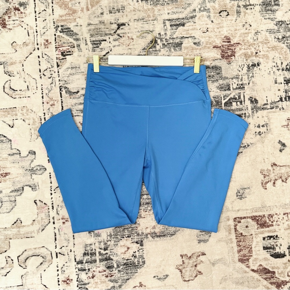 Yogalicious Ruched Waist Ankle Leggings - Picture 2 of 5